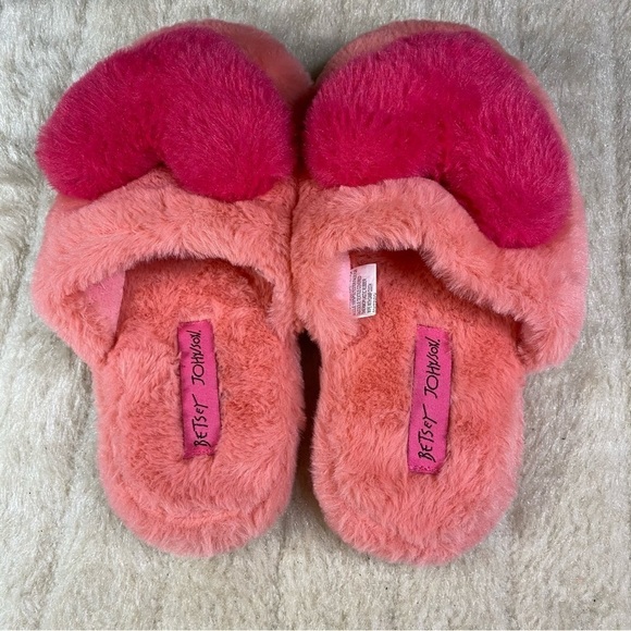 Betsey Johnson Fuzzy Slippers NWOT - Picture 3 of 5
